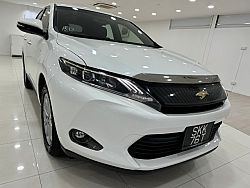 Toyota Harrier 2.0 Sunroof 2015 White Rear Entertainment
